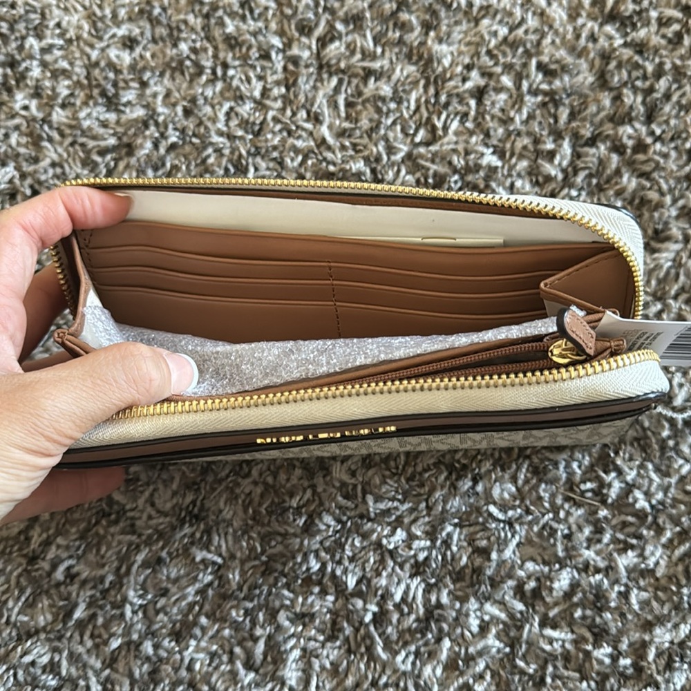 Michael Kohrs NEW W TAGS Continental Zip Wallet - Picture 3 of 5